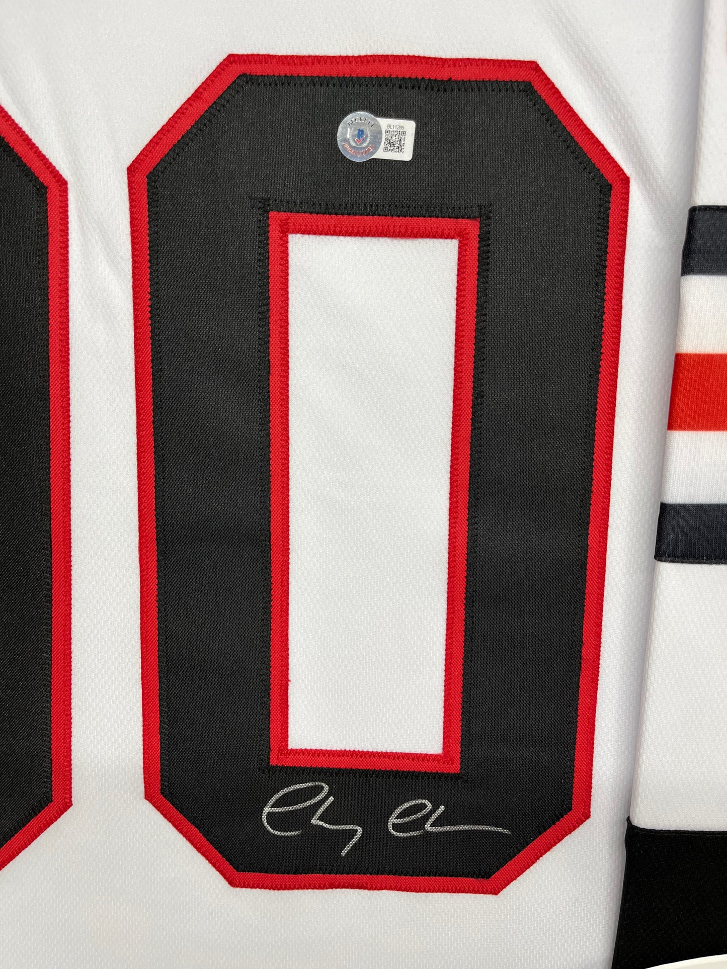 Chevy Chase signed Griswold jersey (Beckett)