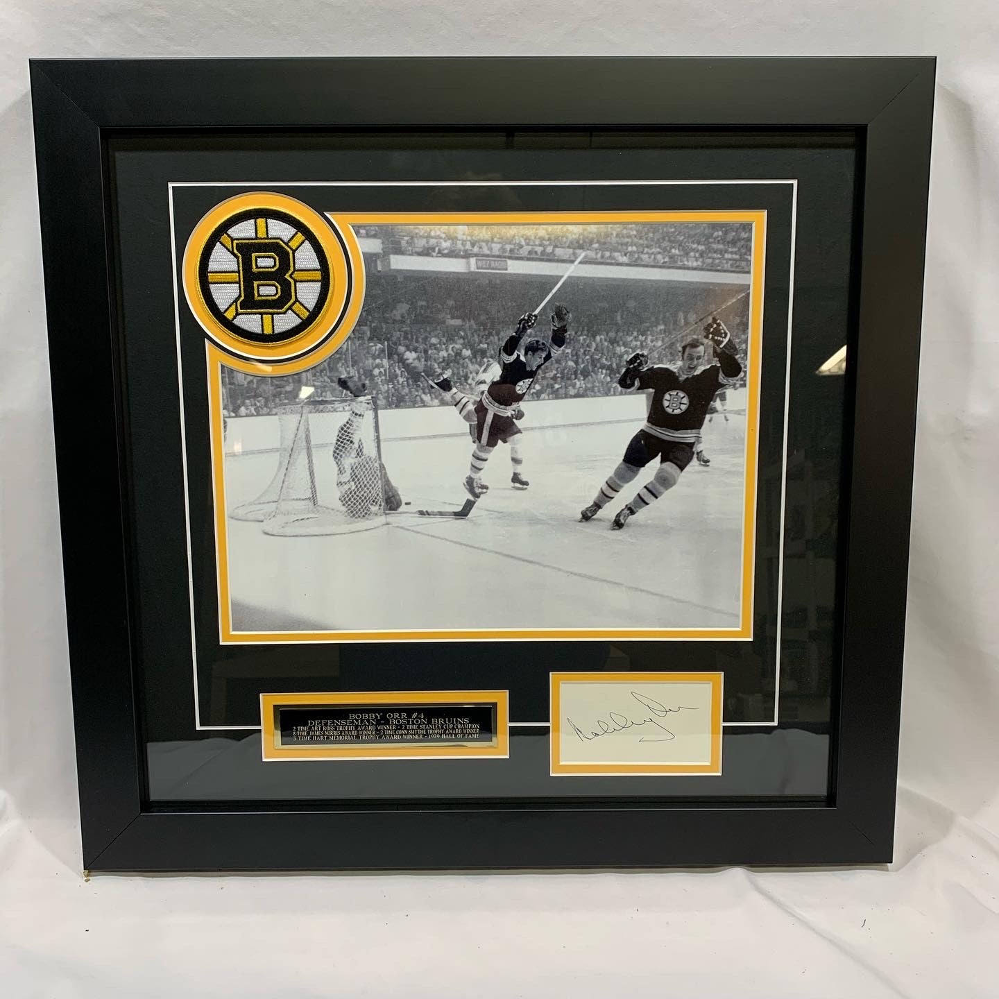 Bobby Orr Signed Index Card with 11x14 Photo and Team Patch